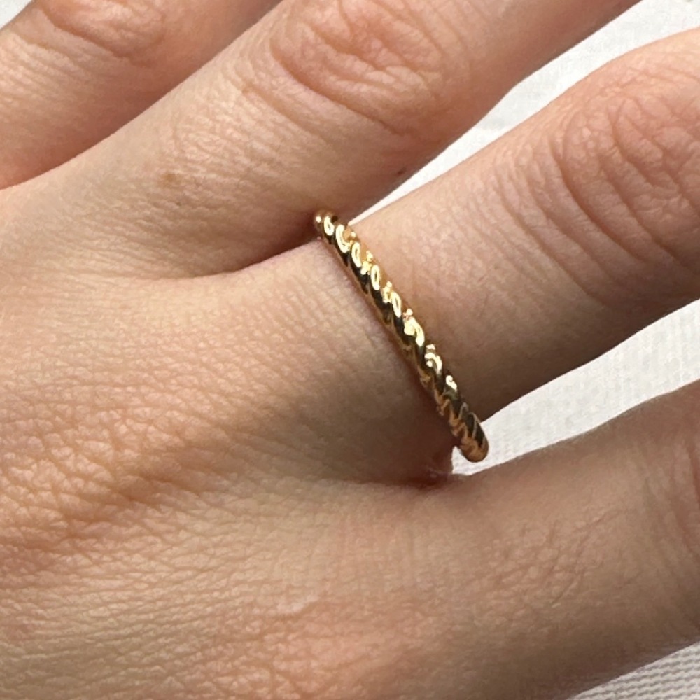 Gold Colored‎ Twisted Design Ring Size 8